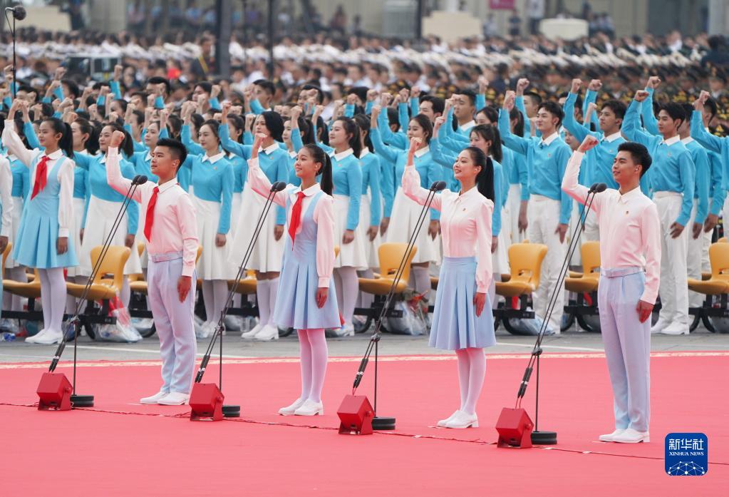 2021年7月1日上午,庆祝中国共产党成立100周年大会在北京天安门广场隆重举行。这是共青团员和少先队员代表集体致献词。新华社记者 陈晔华 摄